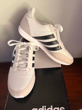 Adidas v racer 2.0 w. Size 8